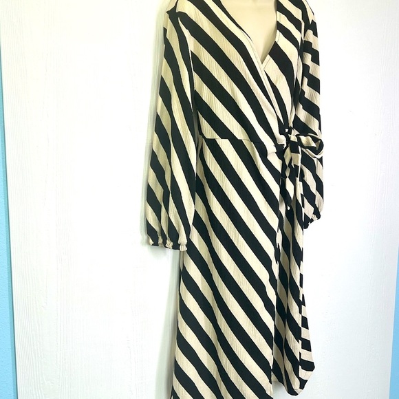 H&M - Black And White Stripe Balloon Long Sleeve Wrap Dress Size Medium - Picture 4 of 12